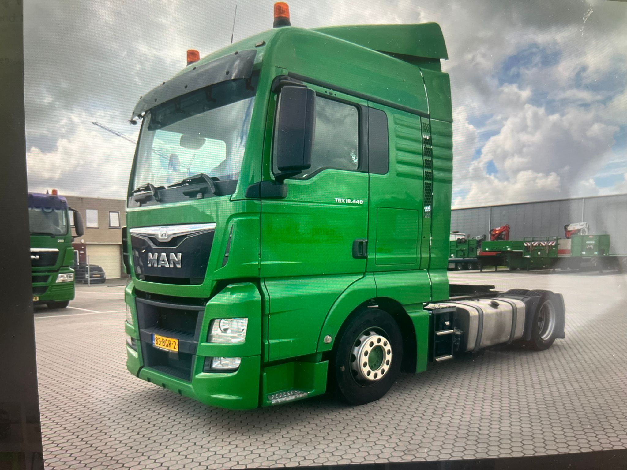 MAN GREEN