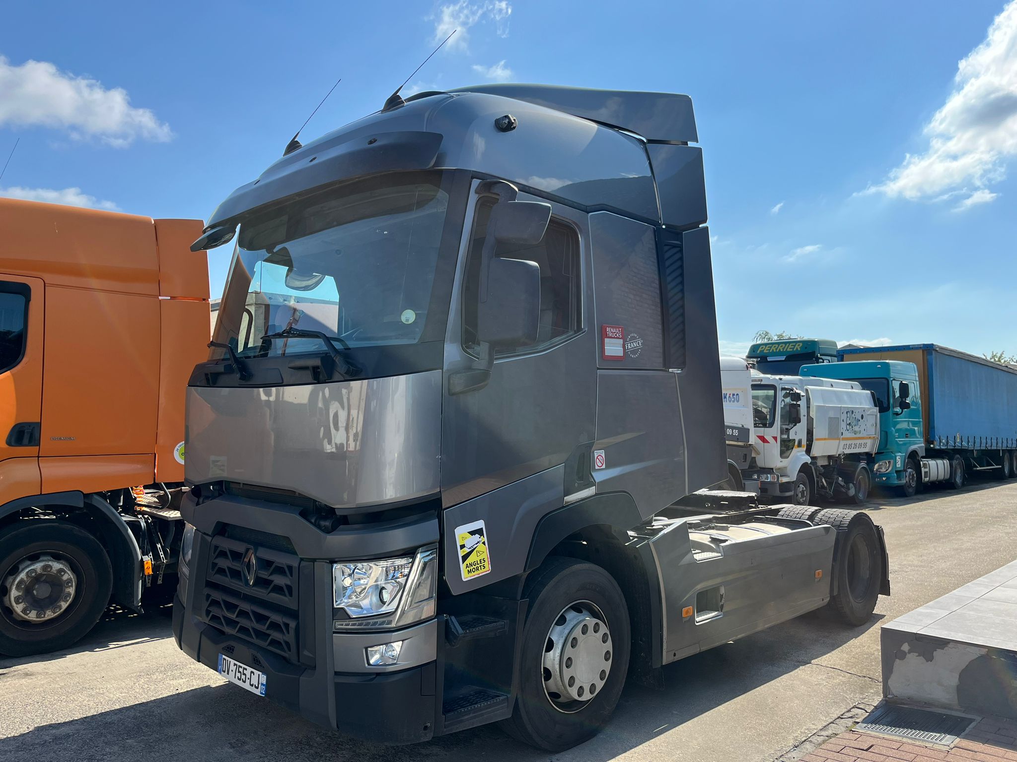 RENAULT HEAD